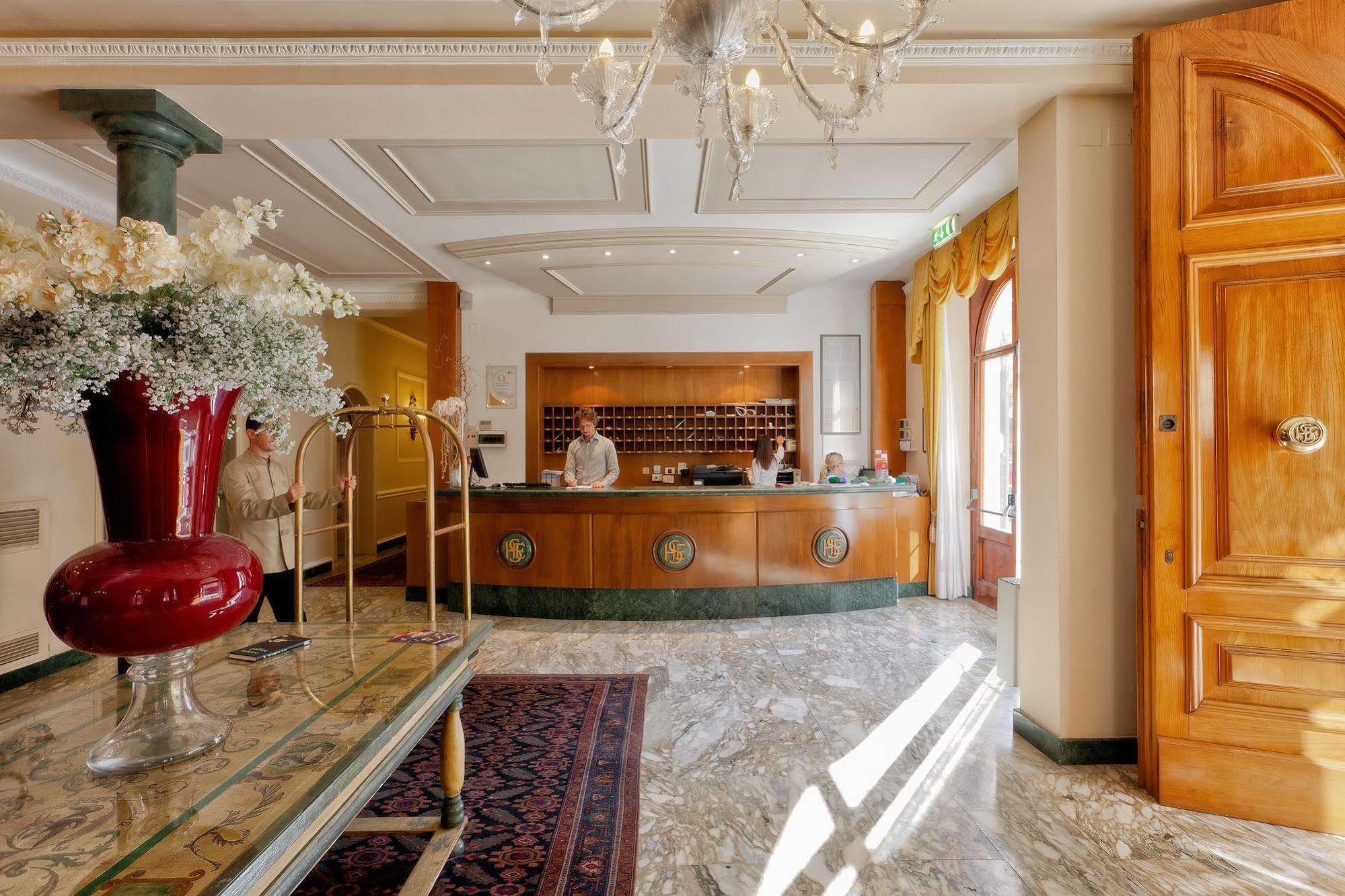 伊尔可利尼萨维酒店 蒙特卡蒂尼泰尔梅 外观 照片